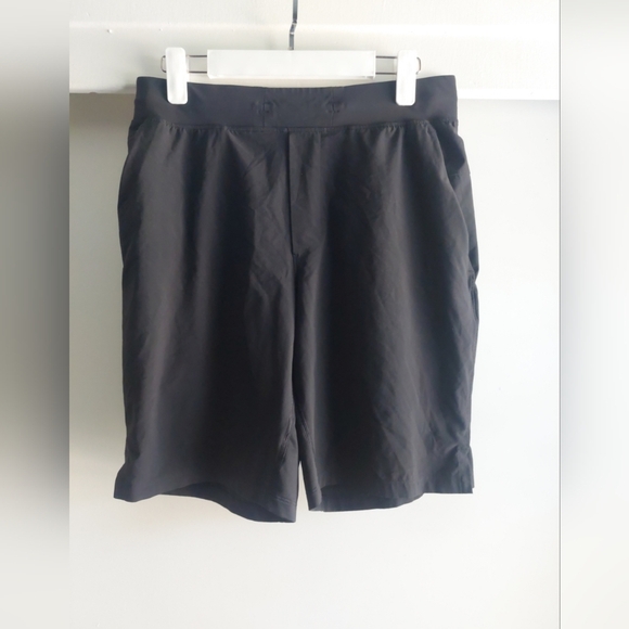 Lululemon The Short in Black, size Medium Athleisure Running Gym Training - Picture 7 of 9